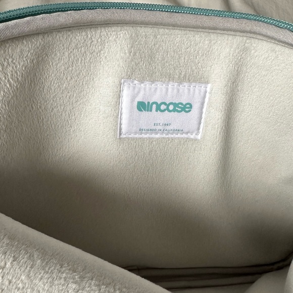 Incase laptop IPad tablet case - Picture 4 of 6